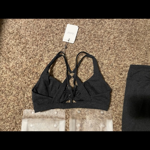 SOLD Bombshell Sportswear Leggings & Bra Set Large - Picture 10 of 11